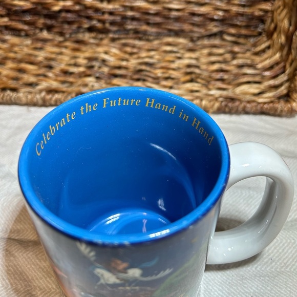 VTG 2000 Walt Disney World “Celebrate The Future Hand In Hand” Mug - Picture 3 of 5